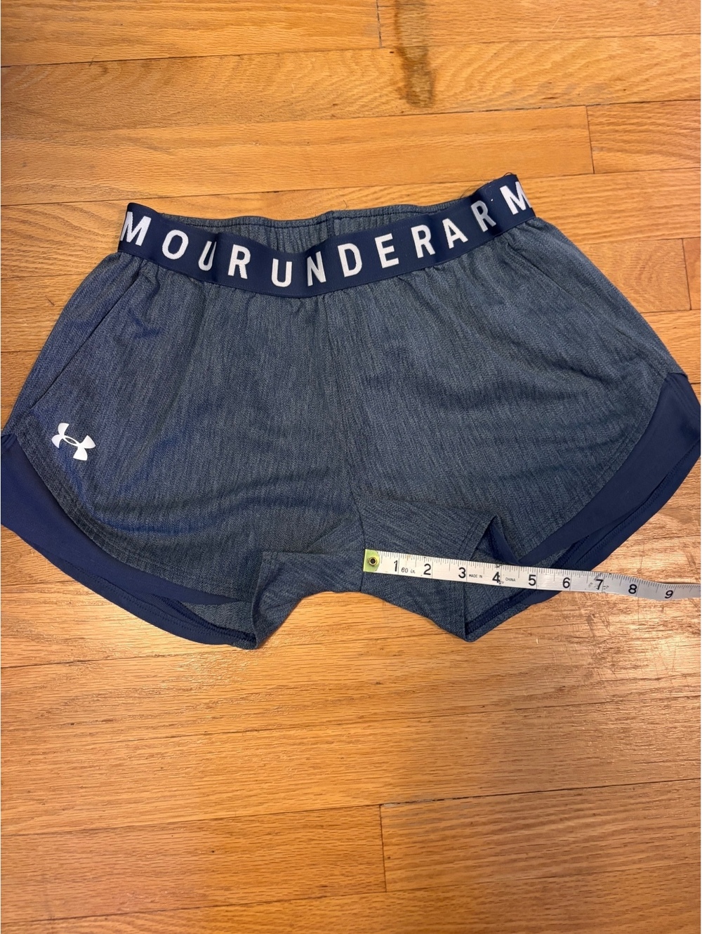 Under Armour Women's Athletic Shorts Size Medium